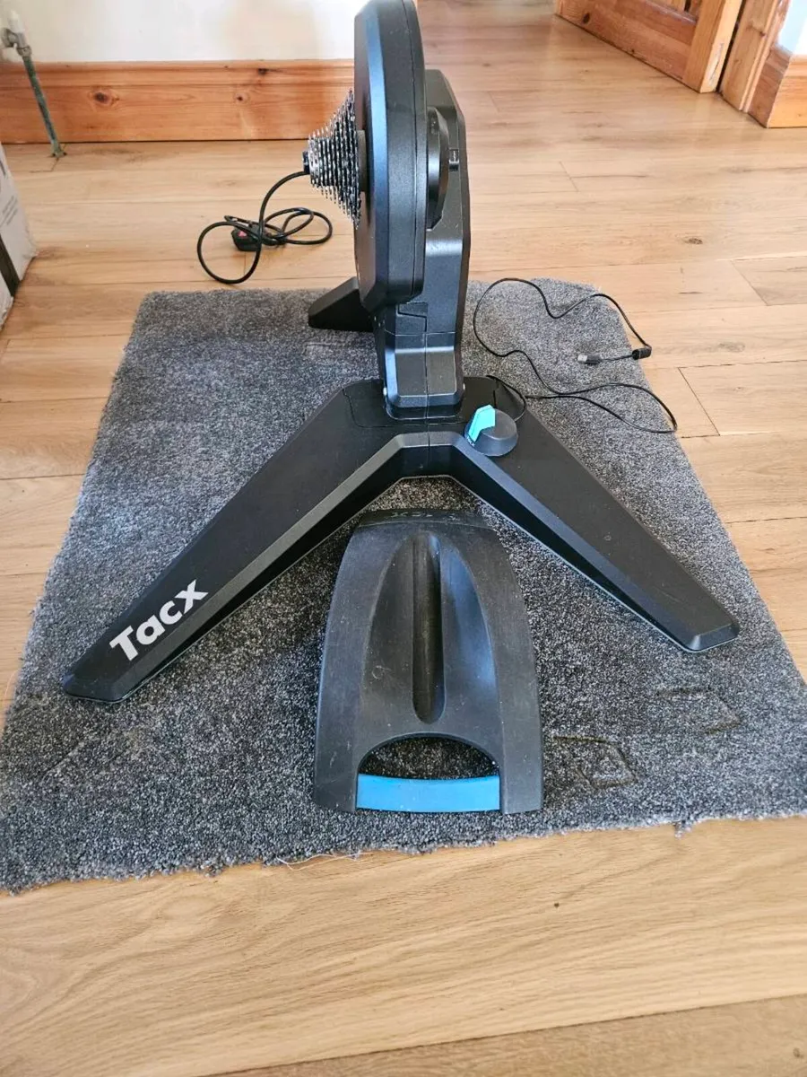 TACX FLUX S Smart trainer . 
Direct drive Smart - Image 1