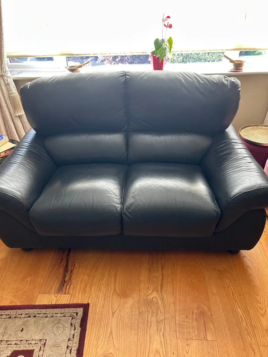 Black leather sofa - Image 1