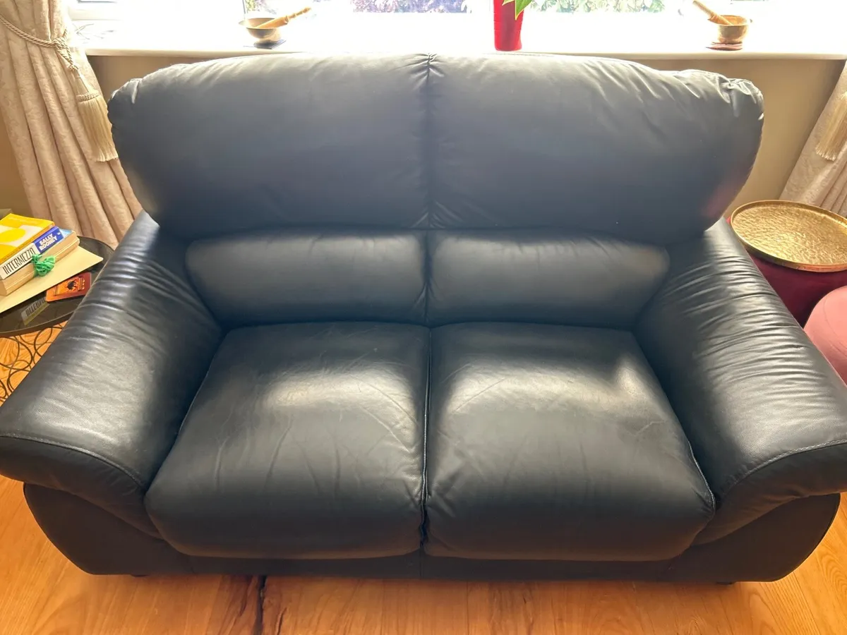 Black leather sofa - Image 2