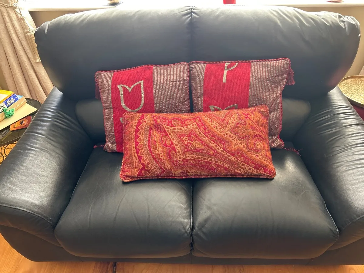 Black leather sofa - Image 3