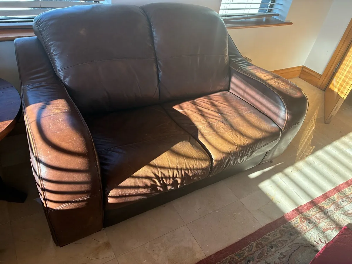 3 seater and 2 seater leather sofas - Image 1