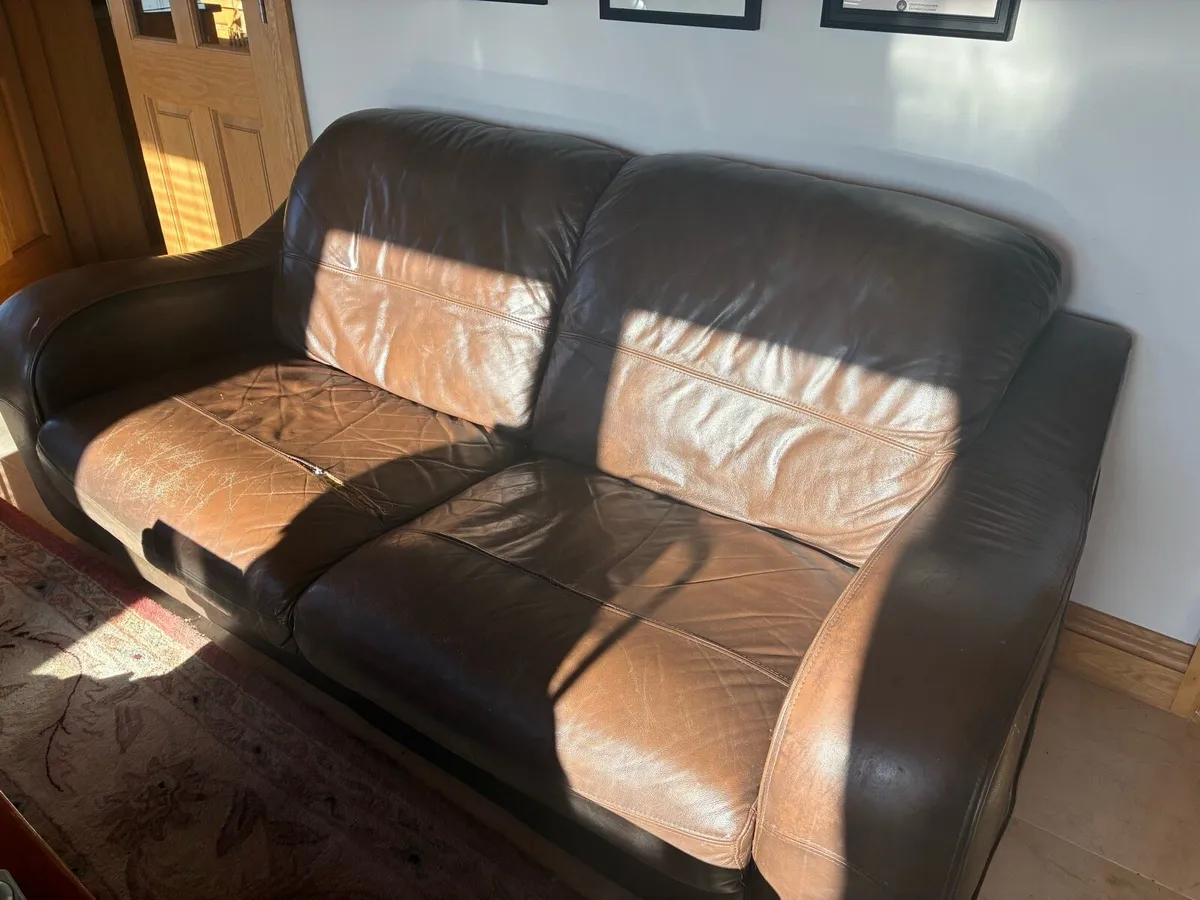 3 seater and 2 seater leather sofas - Image 2