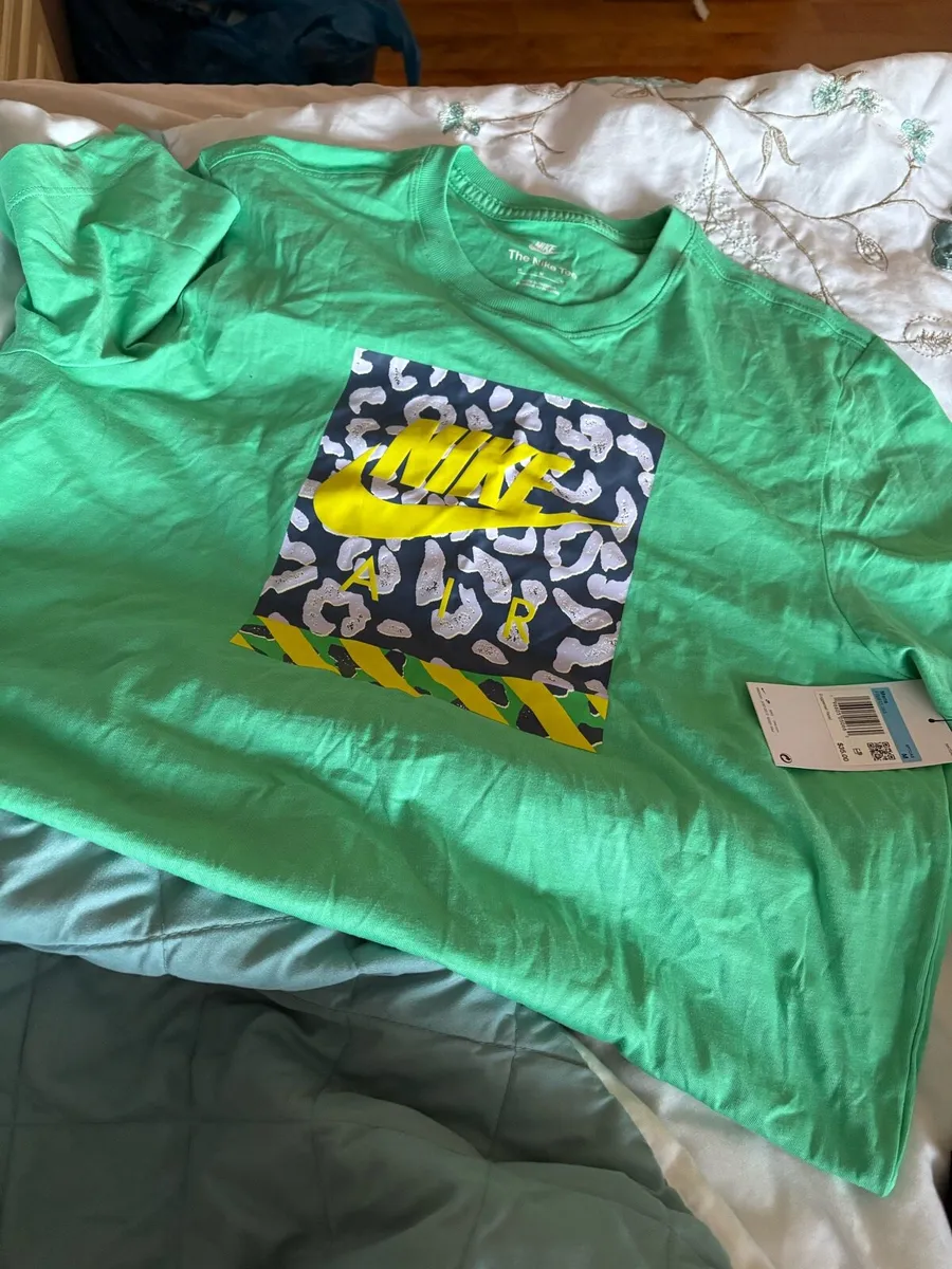 Mans Nike top - Image 4