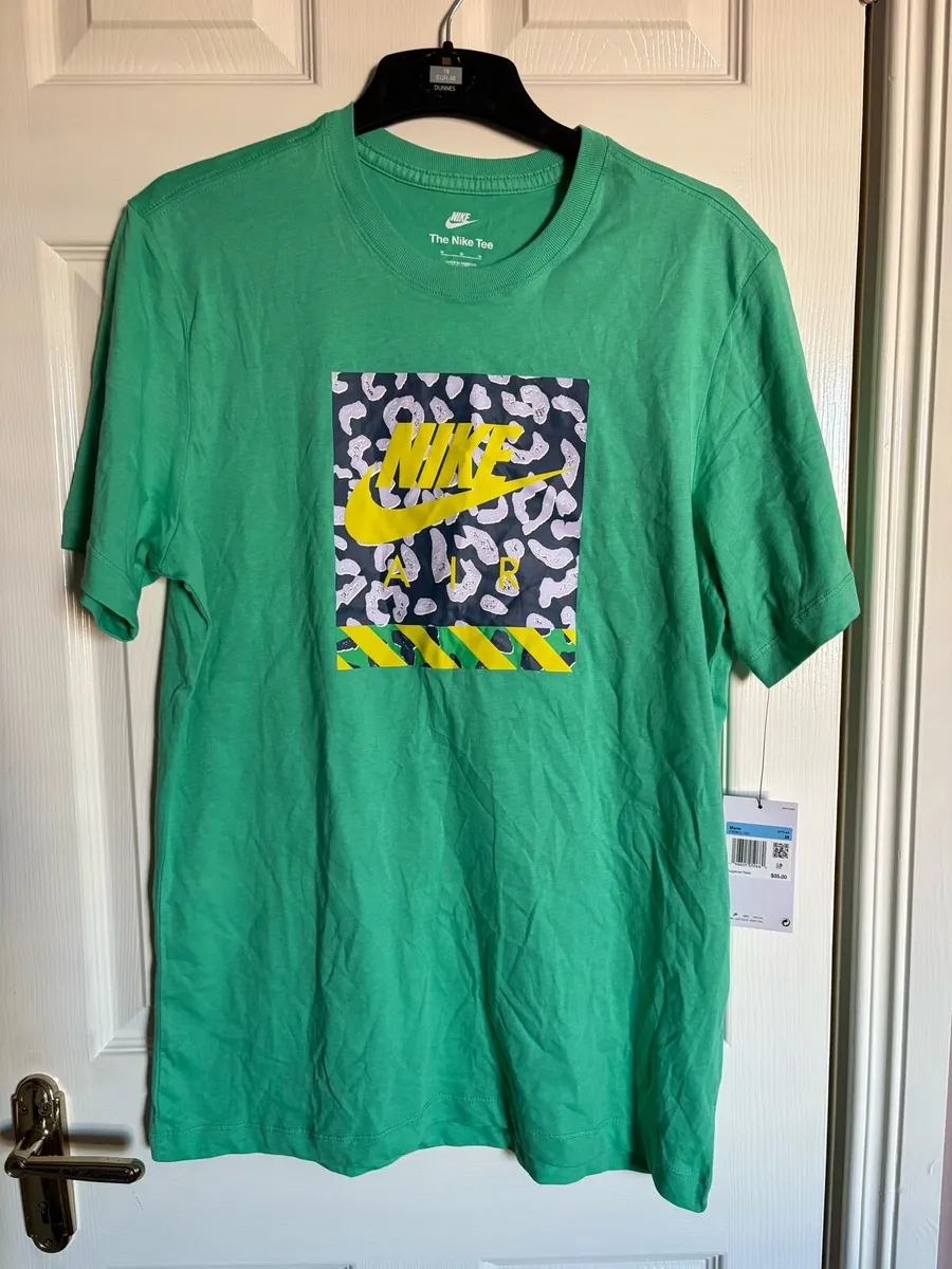 Mans Nike top - Image 1