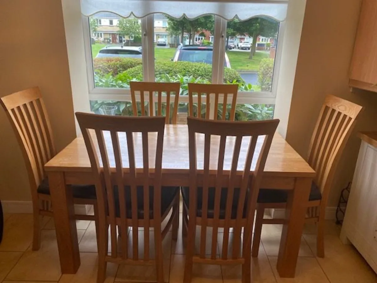 solid oak kitchen table and 4 chairs - Image 1