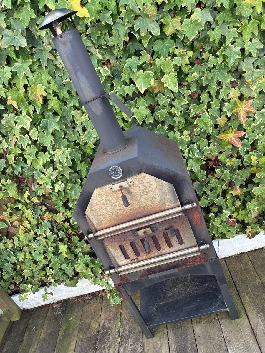 Outdoor wood fired pizza oven - Image 1
