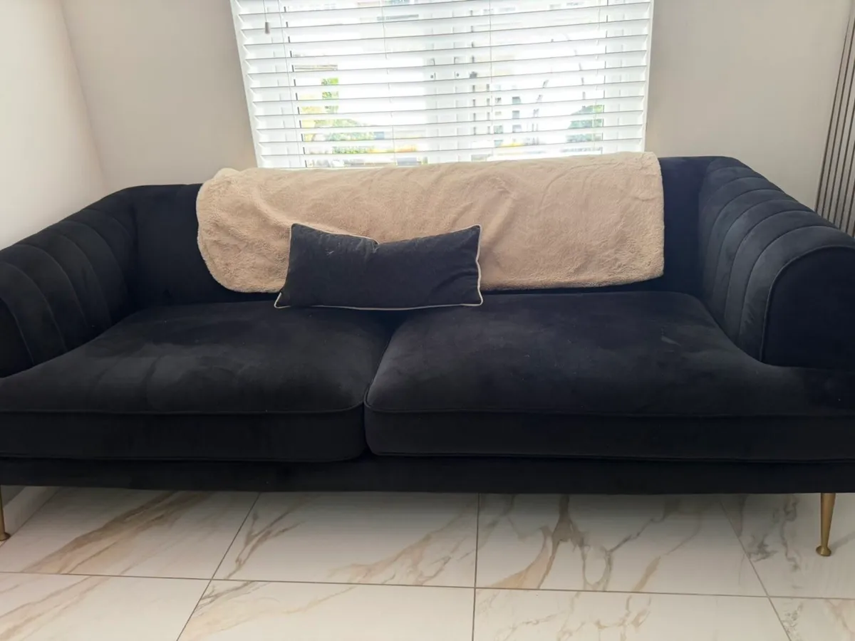 4 seater couch - Image 1