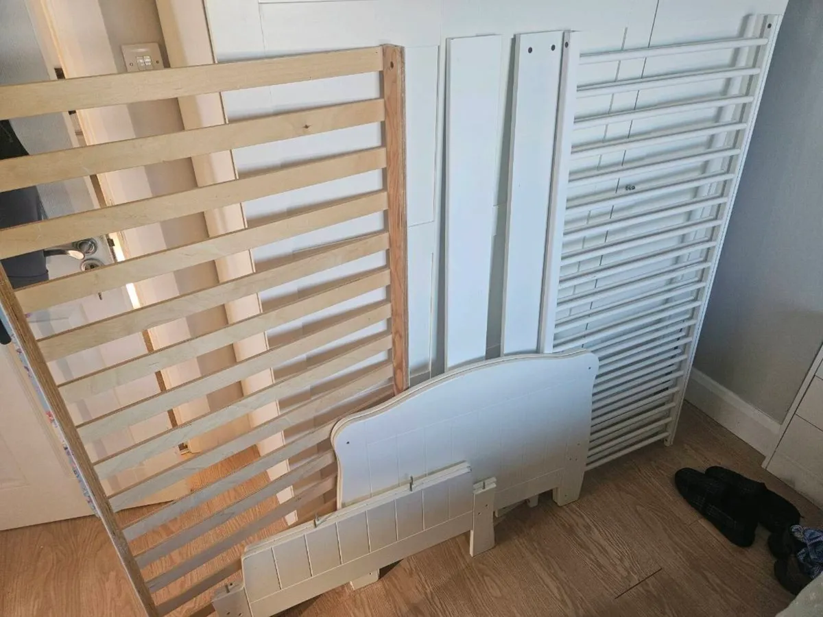Crib, cot and changing table - Image 3