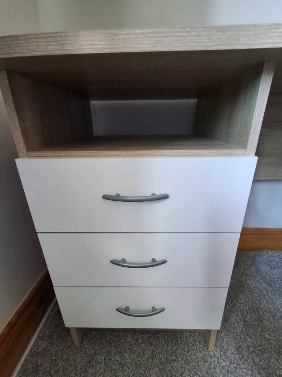 Desk - Image 3