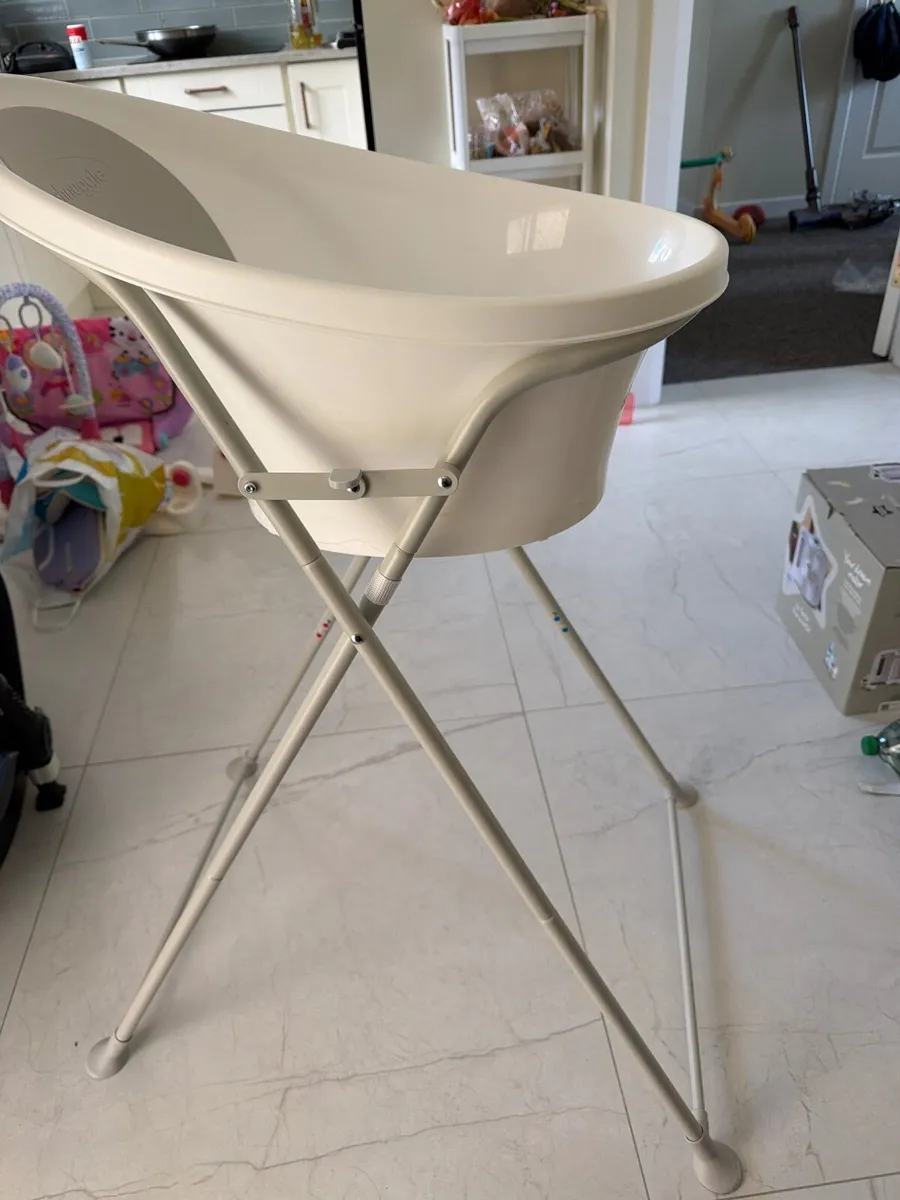 Shnuggle bath and stand - Image 1