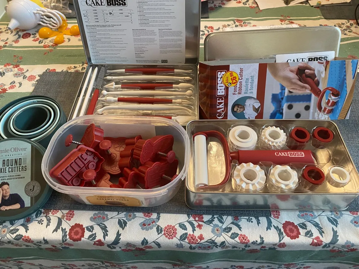 cake and cutters