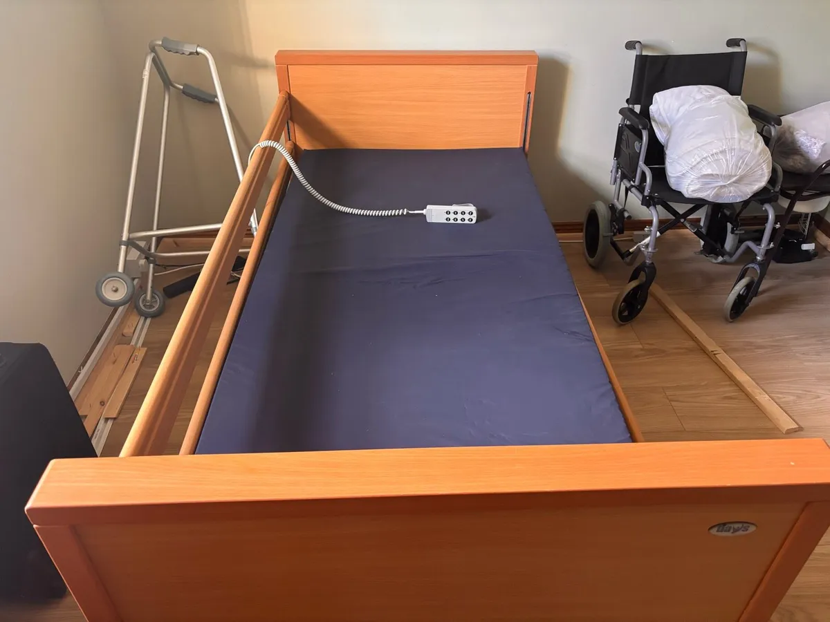 Hospital bed Wheelchair and accessories - Image 2