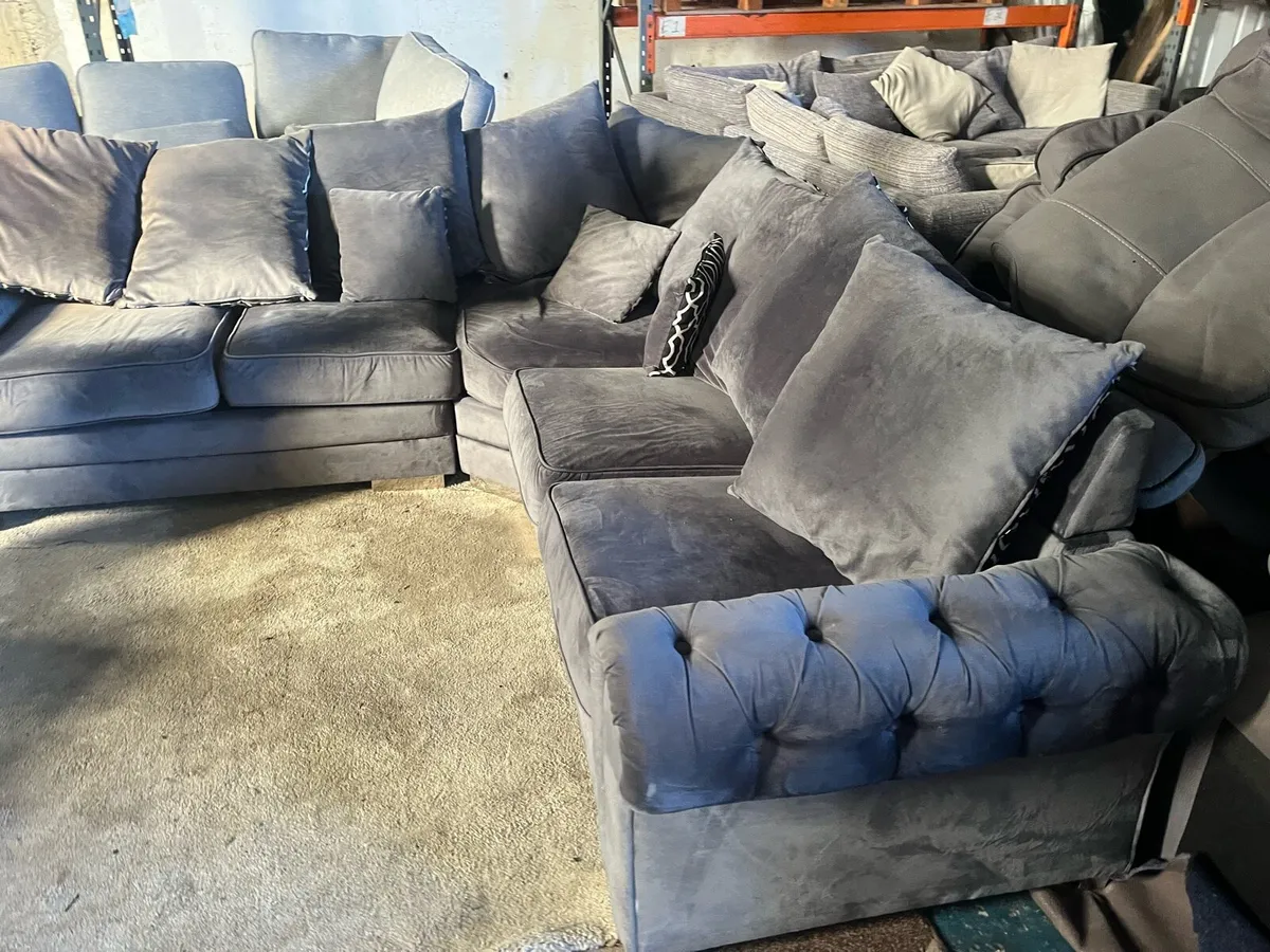 Grey corner sofa with scatter cushions - Image 3