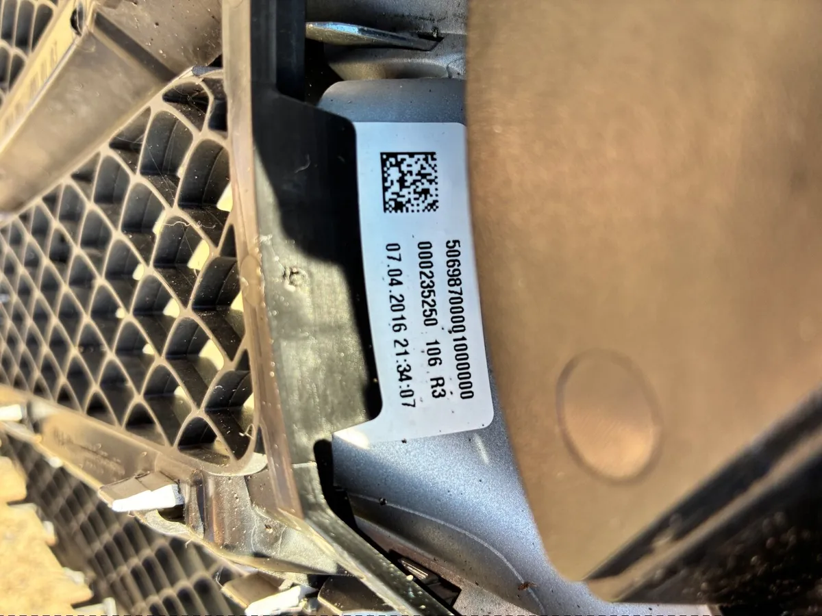 Genuine Mercedes C-Class W205 Front Grille (2014–2 - Image 2