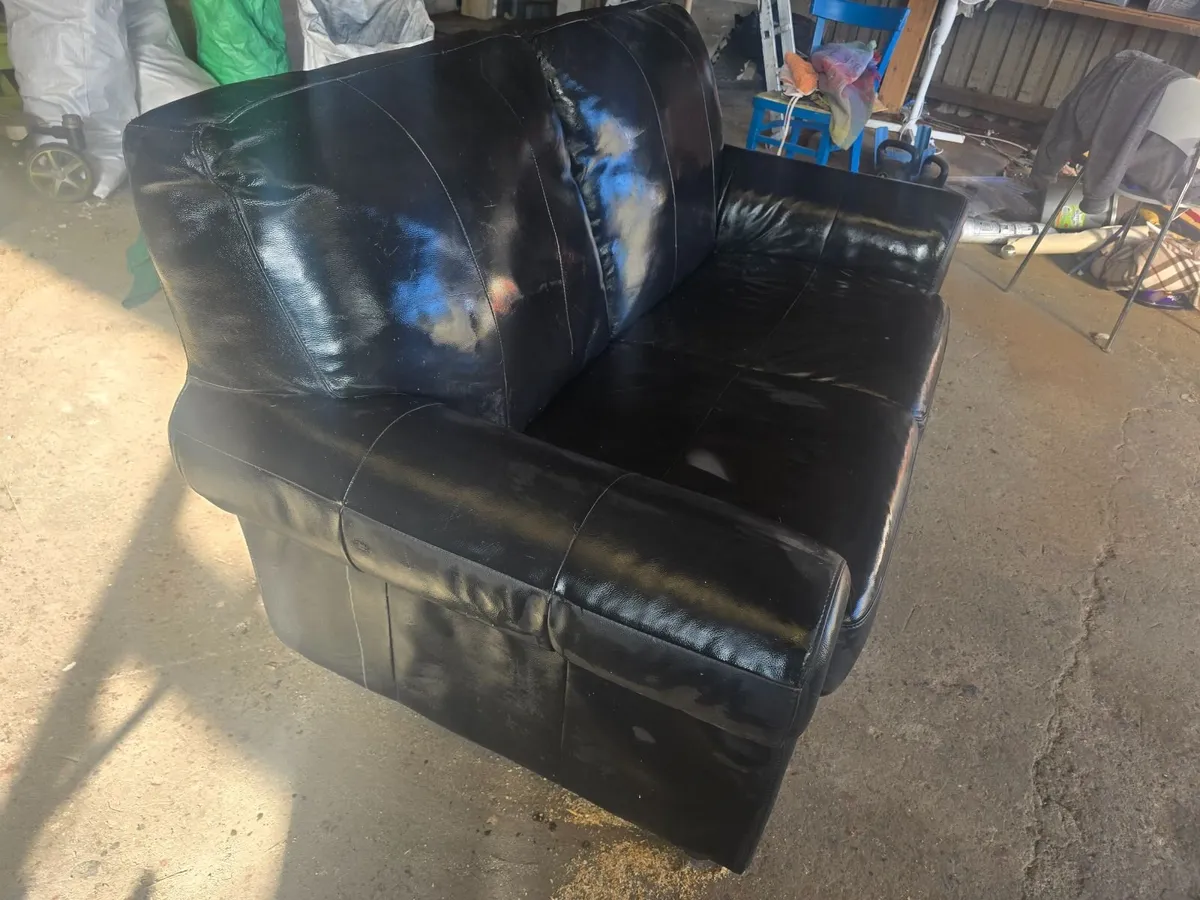 2 Seater Leather Sofa - Image 4