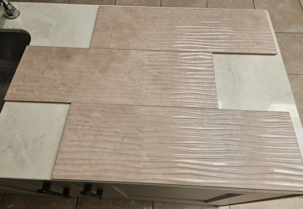 Wall tile