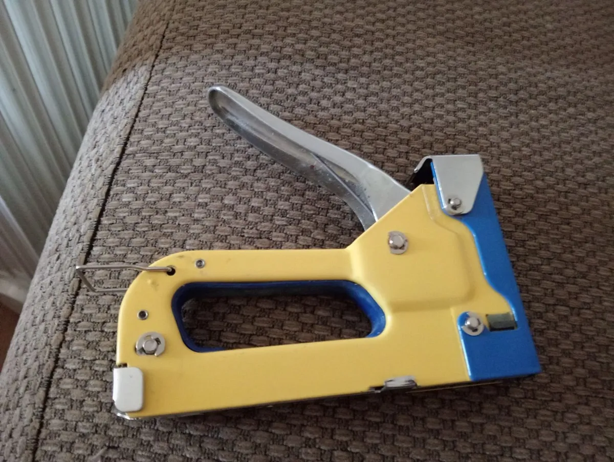 Staple gun