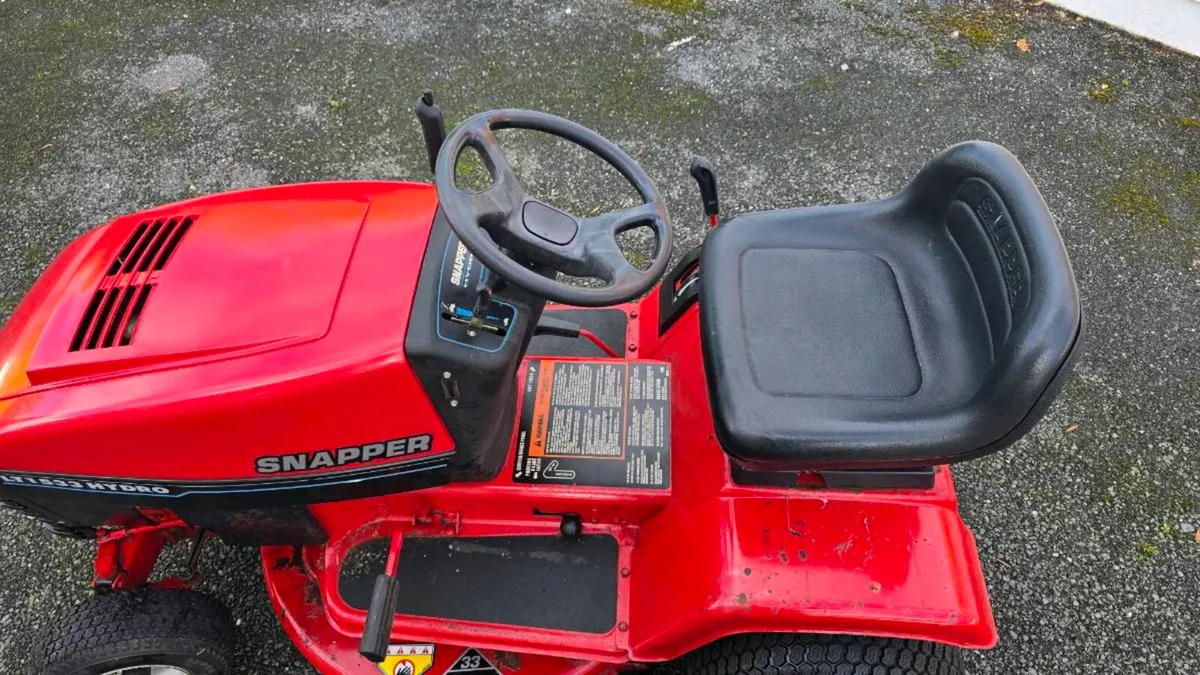 Hydro tractor mower - Image 4