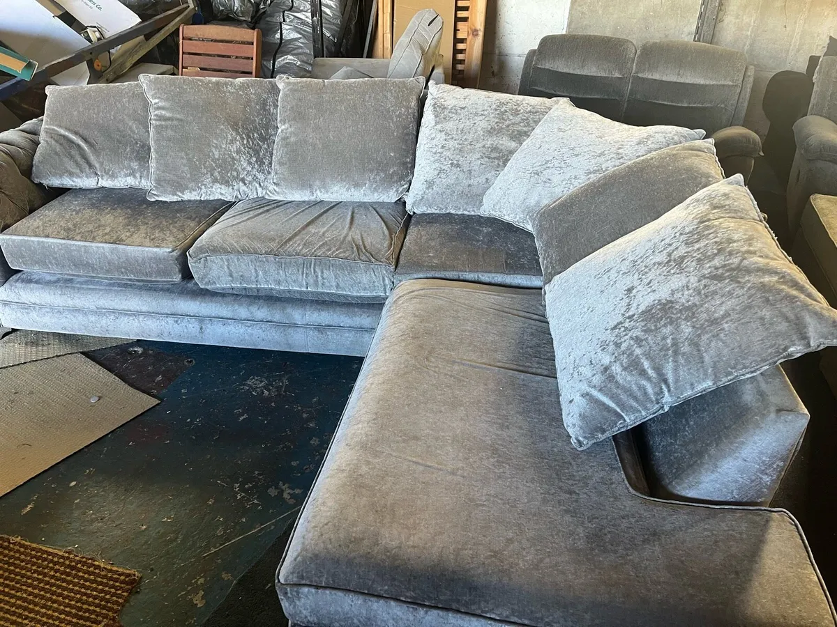 Silver crushed velvet corner sofa - Image 3