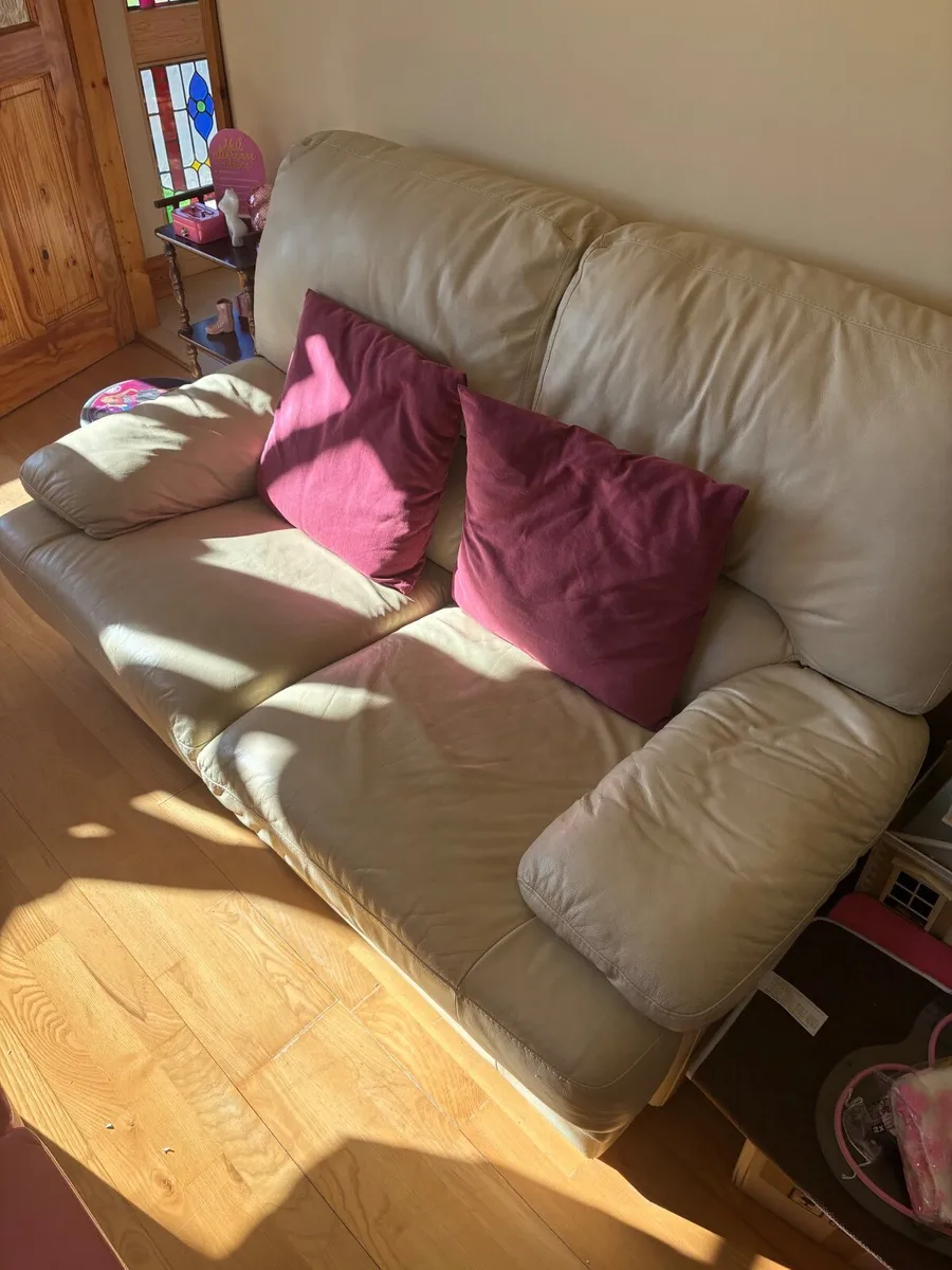 Couch - Image 2
