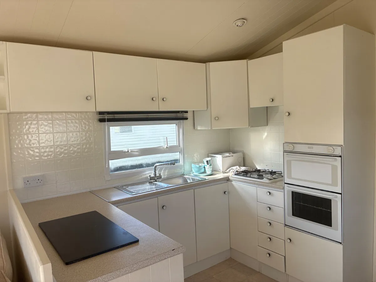 BARGAIN SINGLE UNIT CHALET 40X12 2 BEDROOM - Image 4