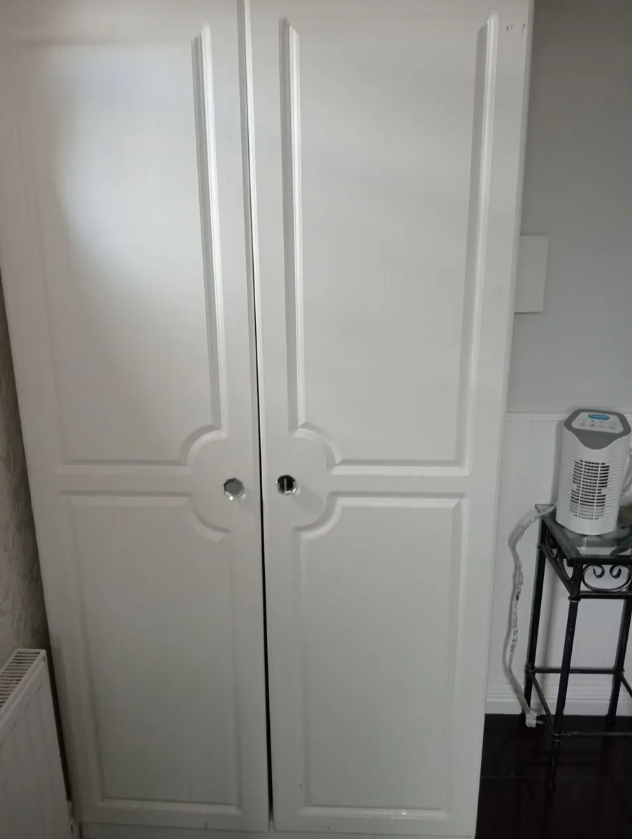 Double wardrobe - Image 1