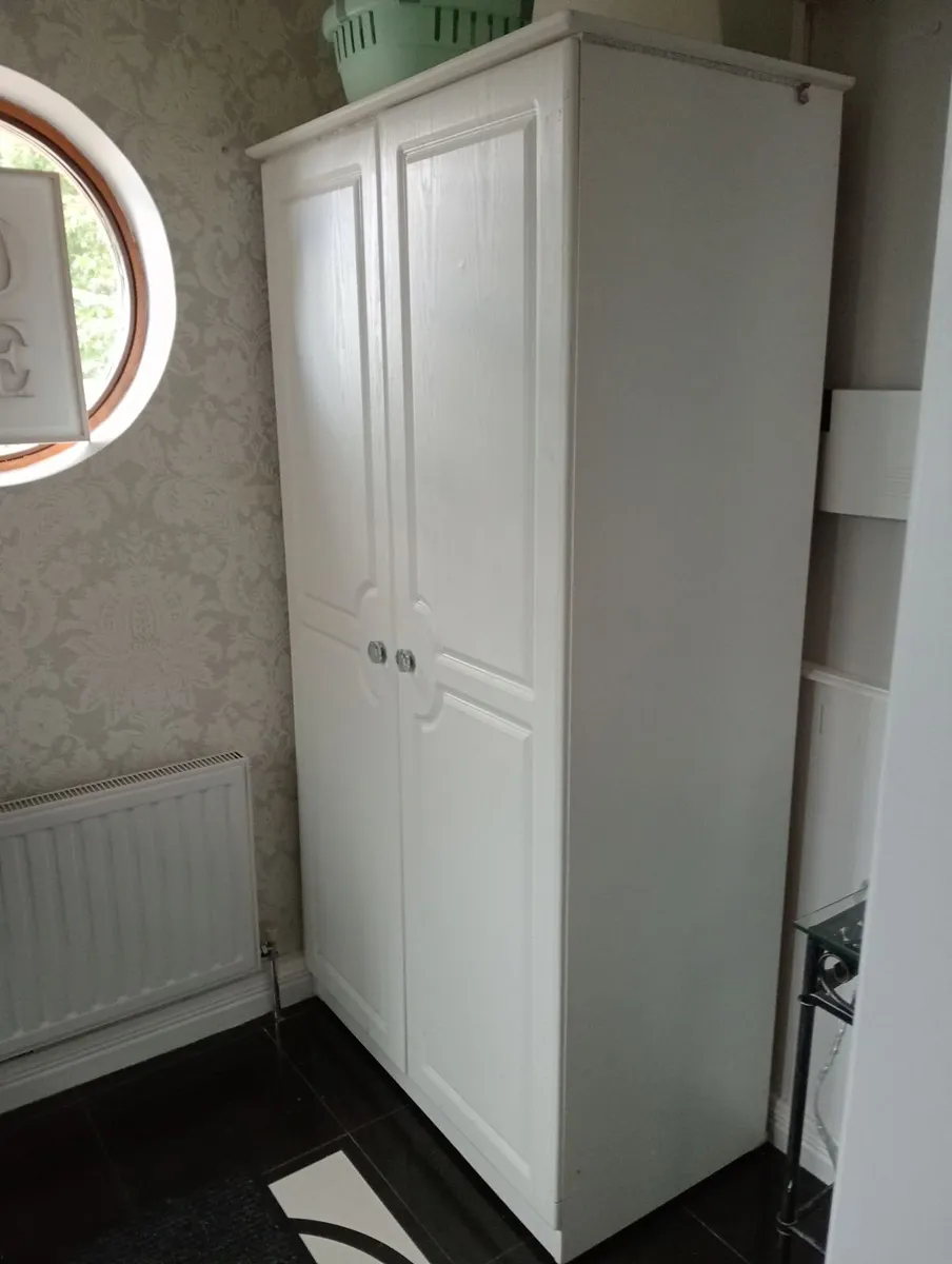 Double wardrobe - Image 2