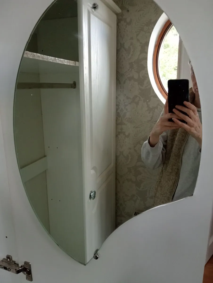 Double wardrobe - Image 3