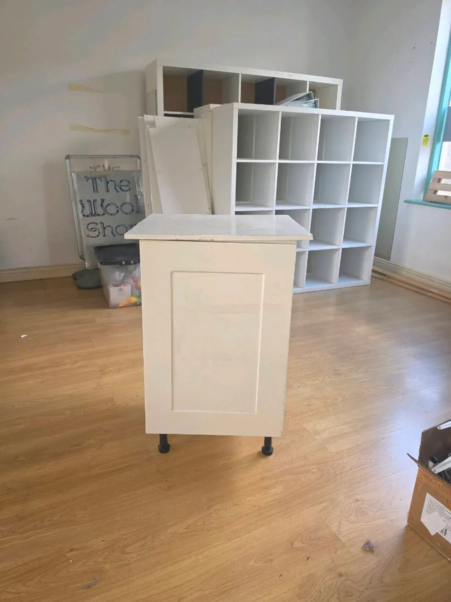 Cabinet - Image 1