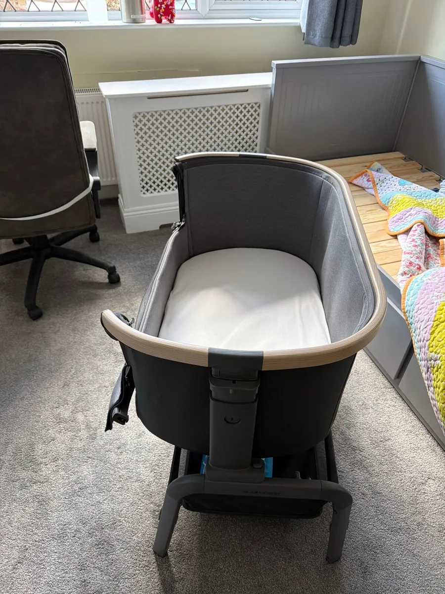 Maxi cost bedside Baby cot - Image 1