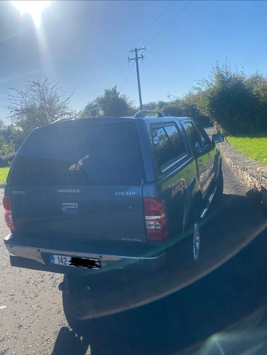 Toyota Hilux Invincible 2014 - Image 2