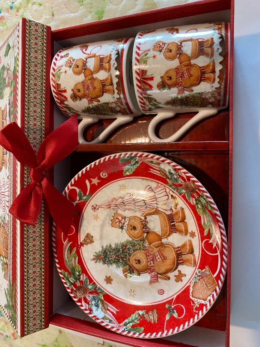 Xmas cups and saucers