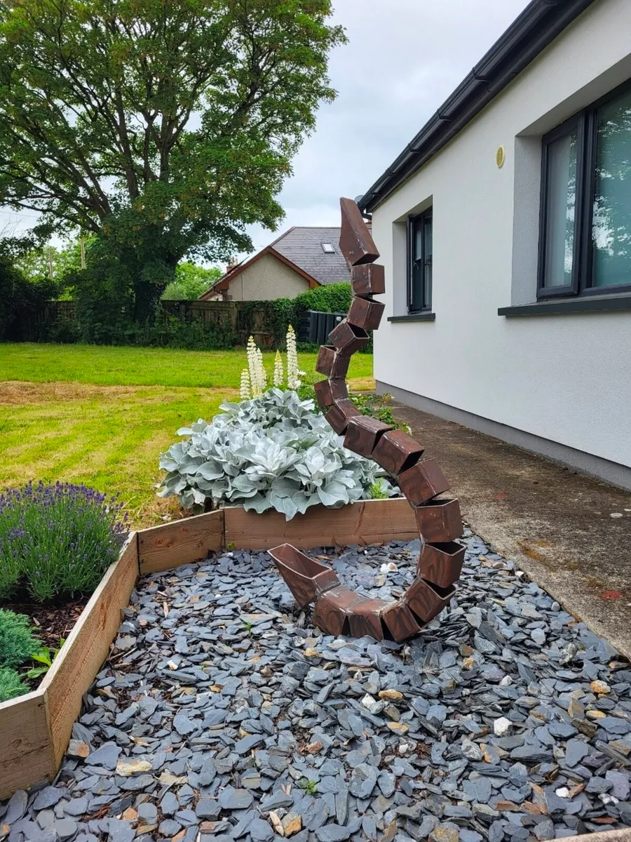 Rustic outdoor sculpture - Image 1