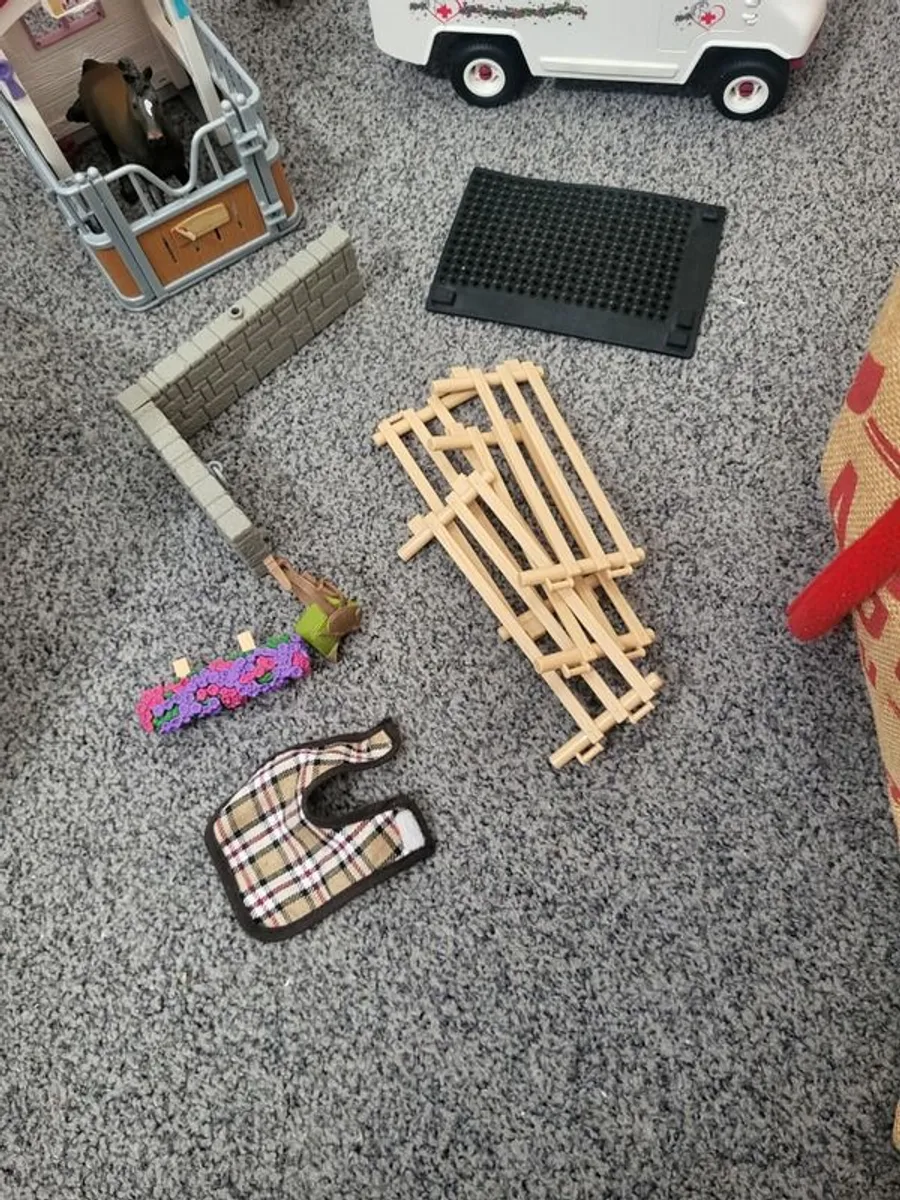 Schleich barn, vet set, trap set - Image 3