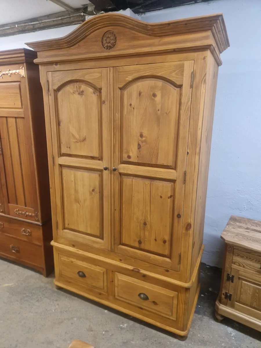 Vintage 4ft wide pine wardrobe - Image 1