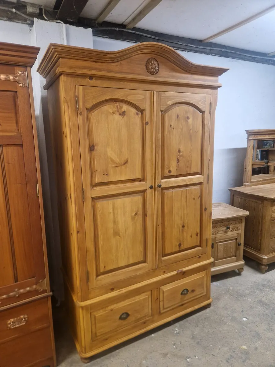 Vintage 4ft wide pine wardrobe - Image 3