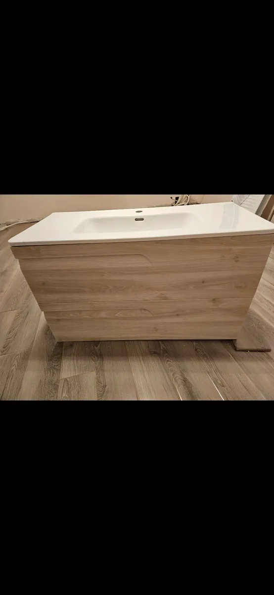 Vanity unit and Sink - Image 1