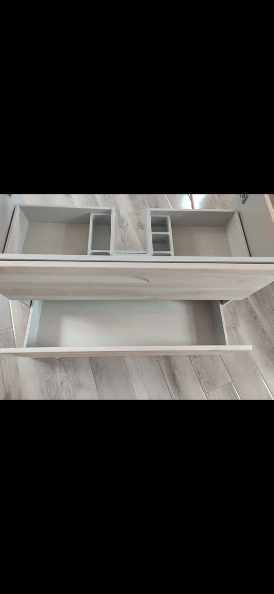 Vanity unit and Sink - Image 3