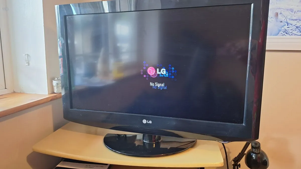 32" LG TV - Image 1