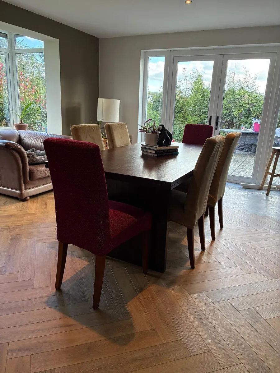 Table & Chairs - Image 4