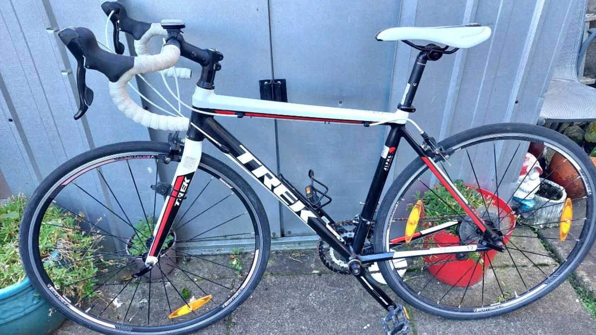 Trek 100 Series Road Bike Mint 💯 % - Image 2