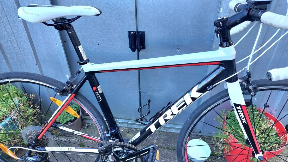 Trek 100 Series Road Bike Mint 💯 % - Image 3