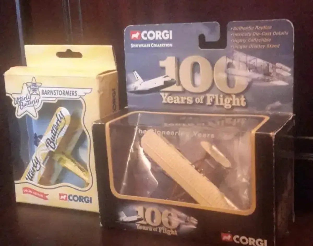 2 CORGI airplane models .