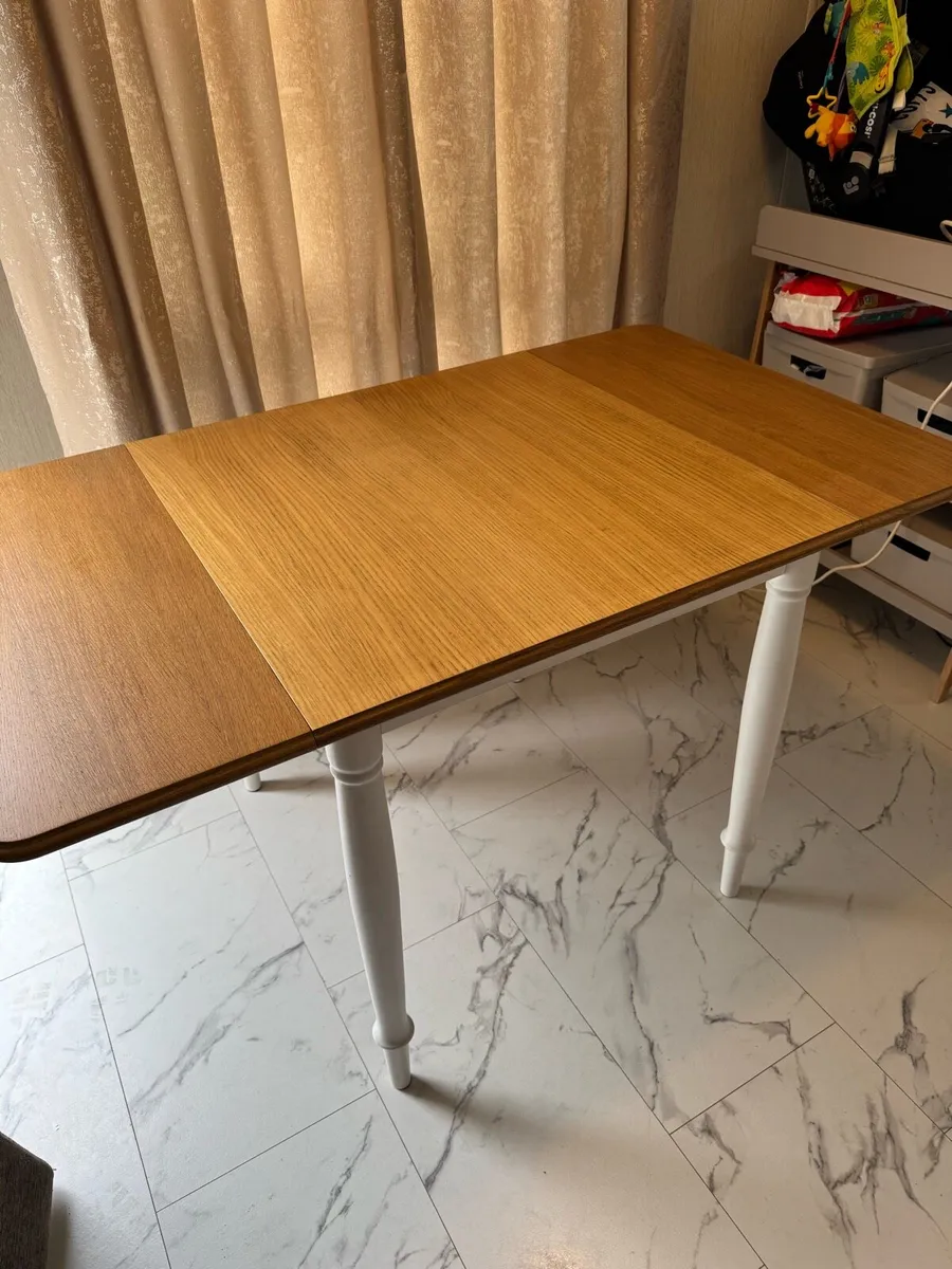 Dining table - Image 1