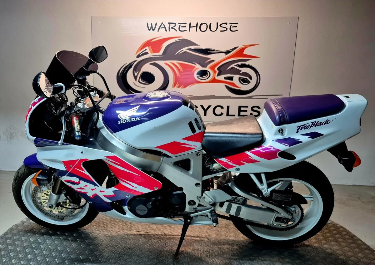 1993 Honda CBR900 Fireblade - Image 2