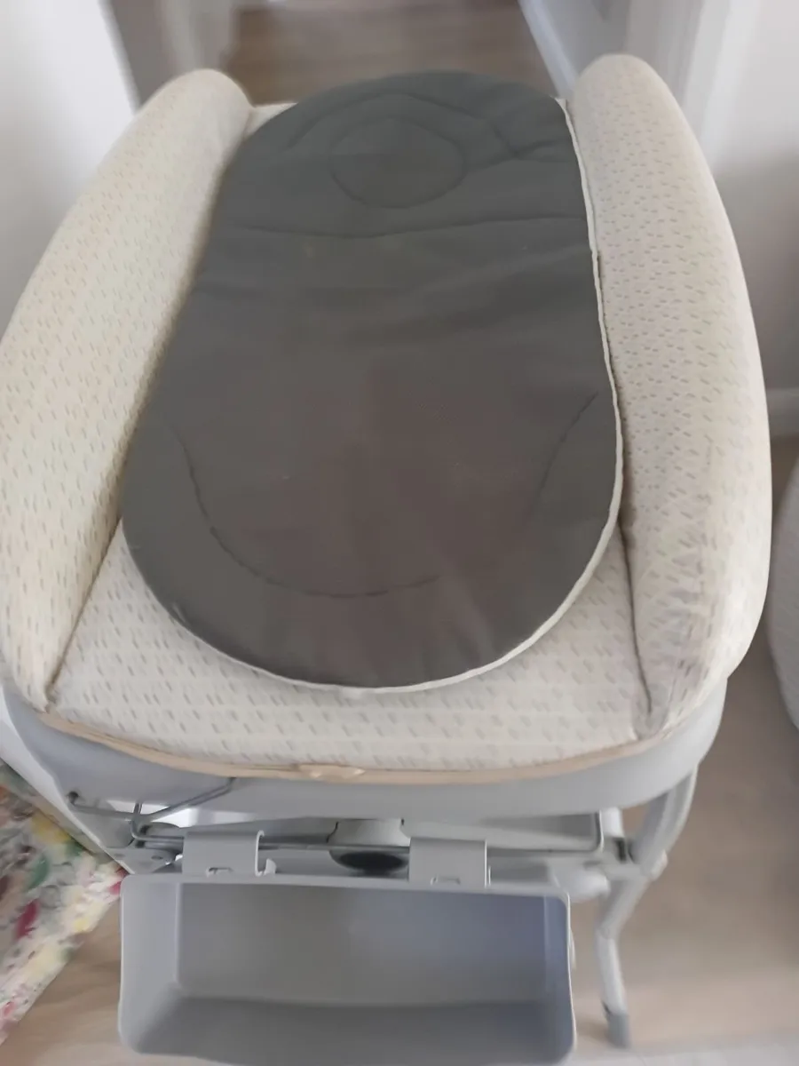 Chicco bath and changing table - Image 4