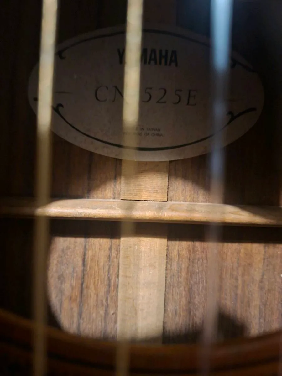 Yamaha CN-525E thin body Electric Classical - Image 4