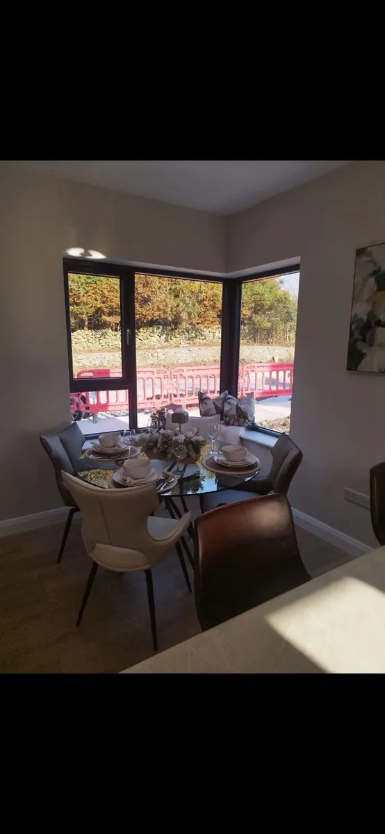Glass round kitchen table - Image 2