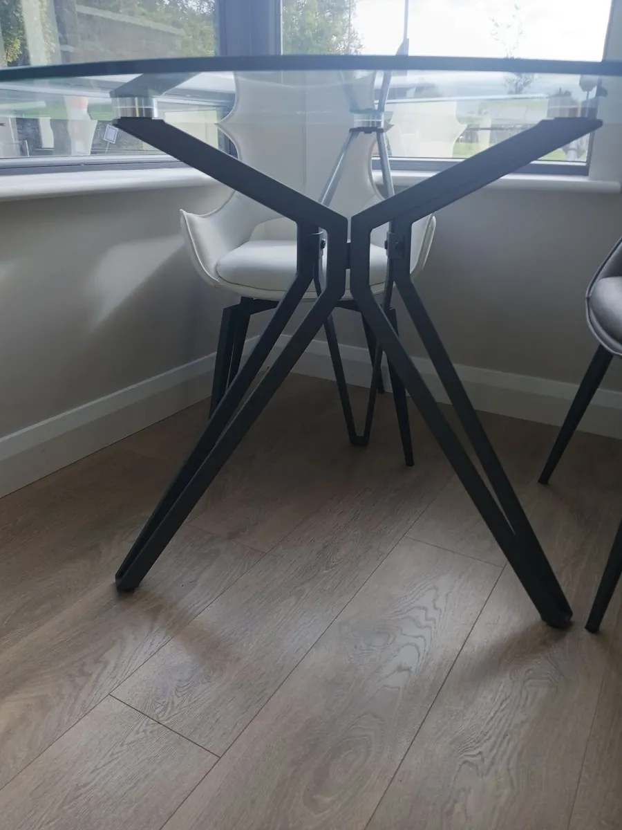 Glass round kitchen table - Image 4