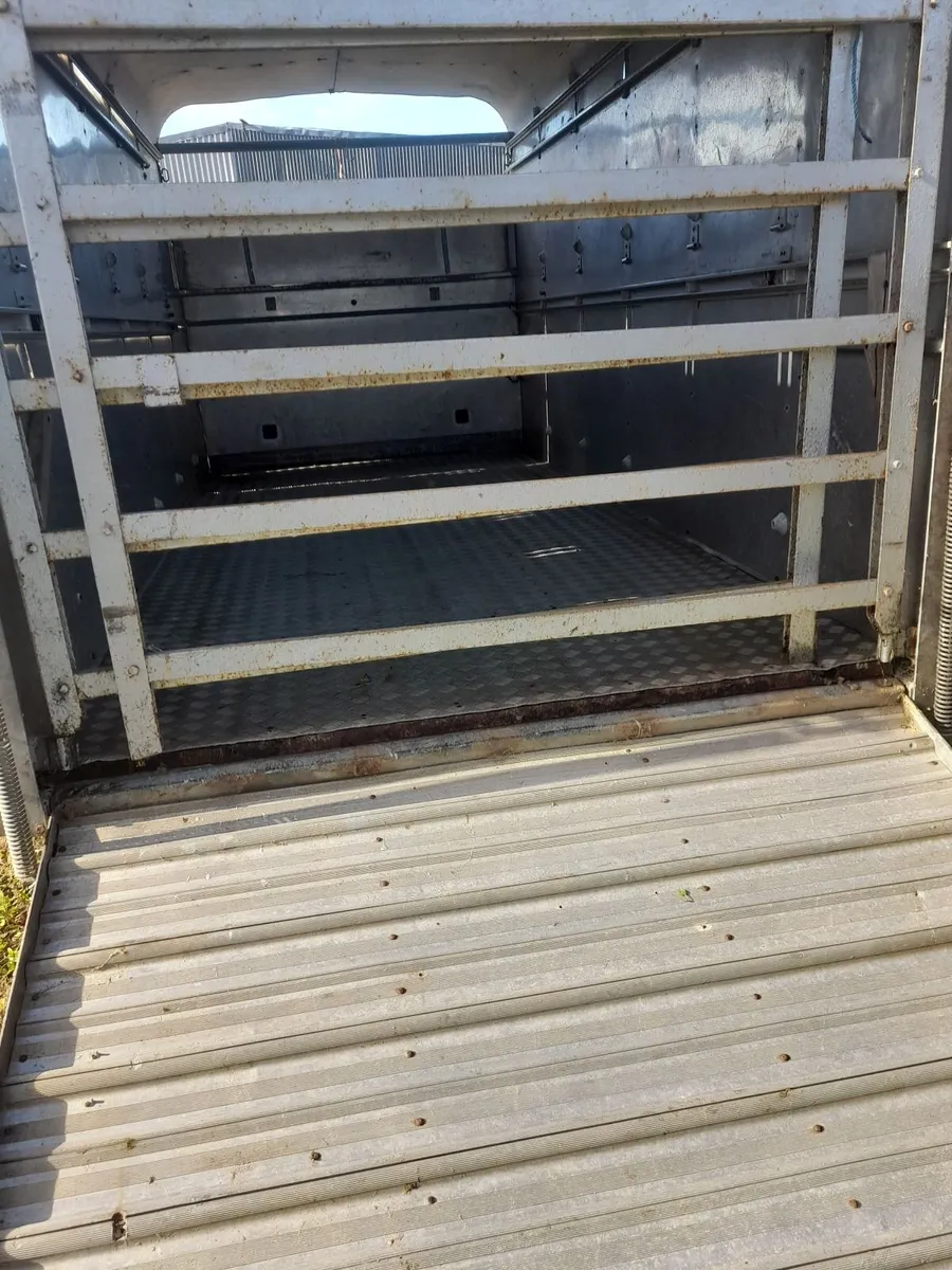 Cattle box - Image 4